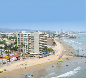  Las Flores Beach Resort  Масатлан